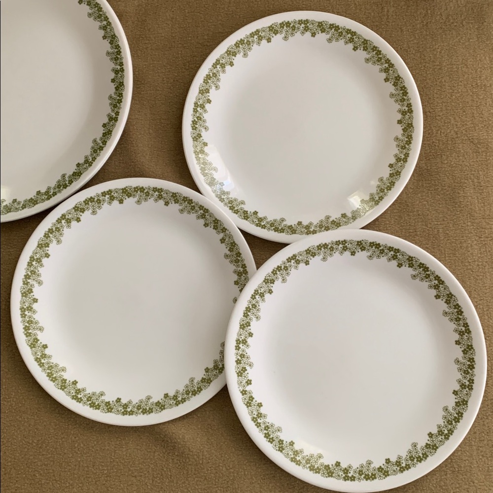 Corelle dinner plates in the vintage Spring Blossom Green pattern/"Crazy Daisy” - Picture 7 of 7